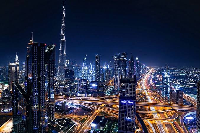 Sheikh Zayed Road 🛣️🏢💰: