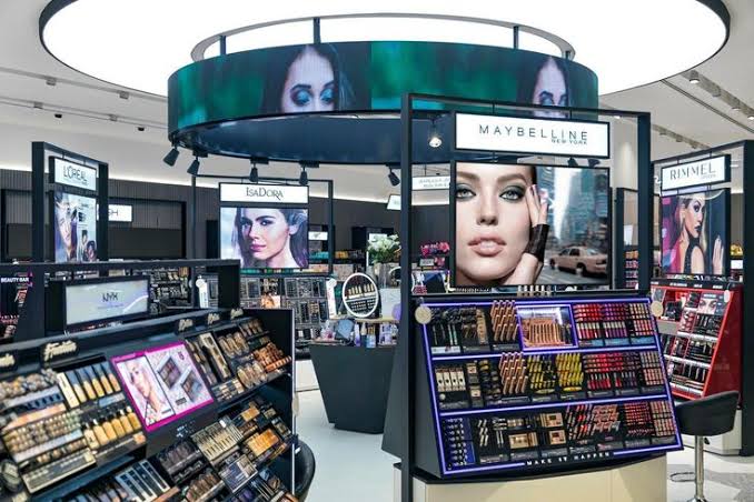 Makeup Shopping in Dubai: 🛍️💄